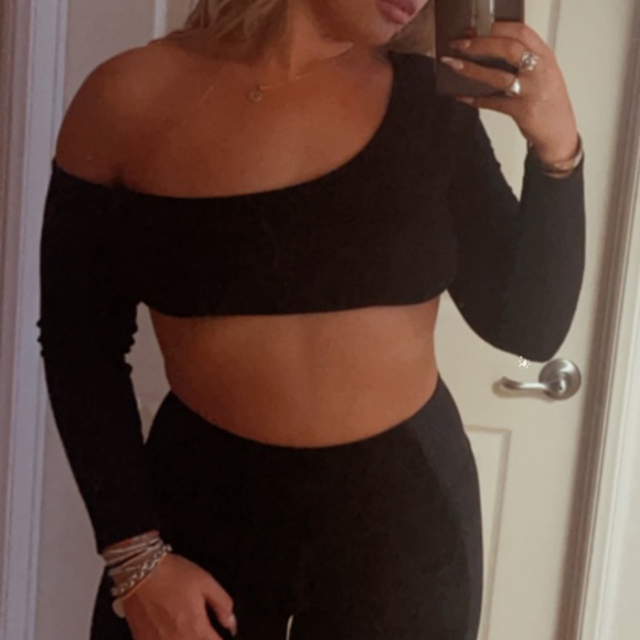 Zaful Tops - MOVING SALE Zaful Black Ribbed Off Shoulder Cropped Long Sleeve Knit Top